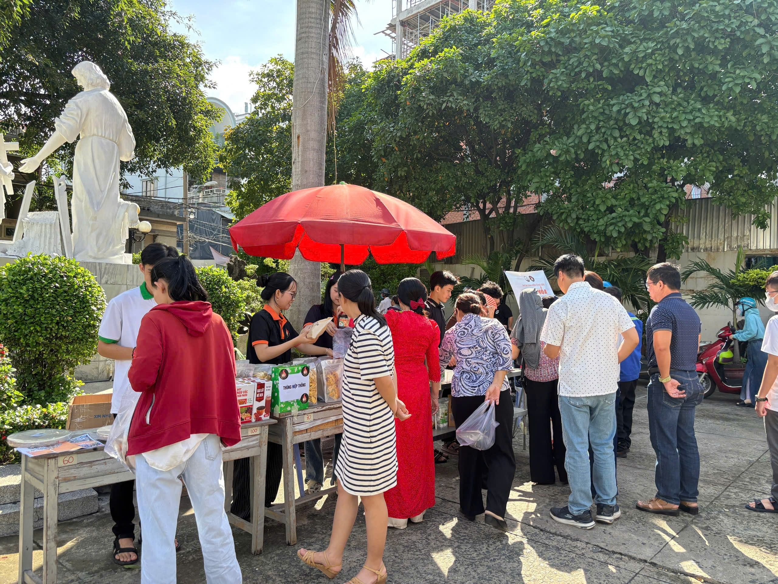 Sinh viên Công giáo gây quỹ thiện nguyện